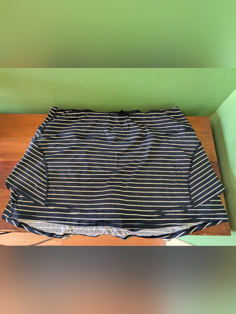 Athleta Stealth TruCool Striped Skort XL Navy White Tennis Golf Running